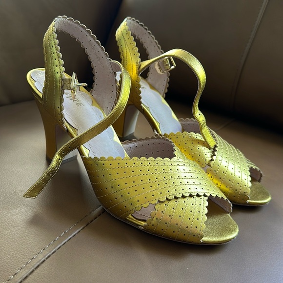 Miss L Fire Beatriz Gold Peep Toe Heels - Women’s - Picture 1 of 6